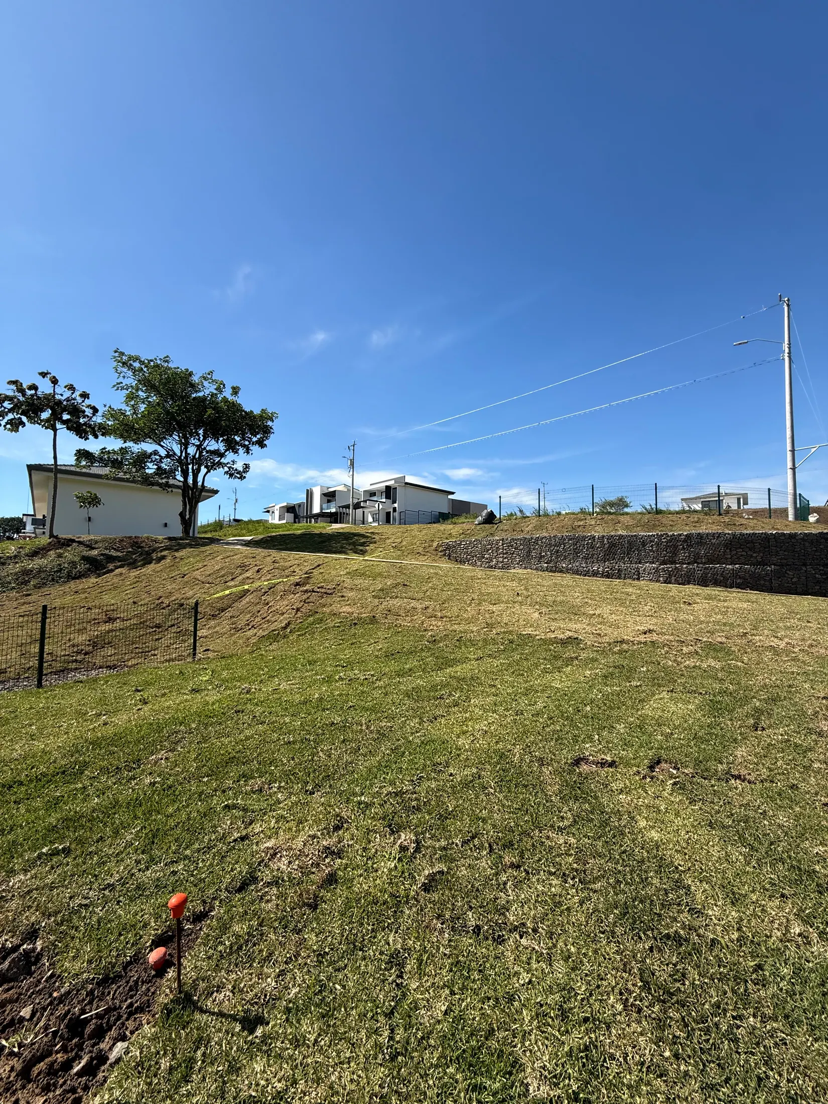 Terreno residencial en Moravia antes de construir el fire pit