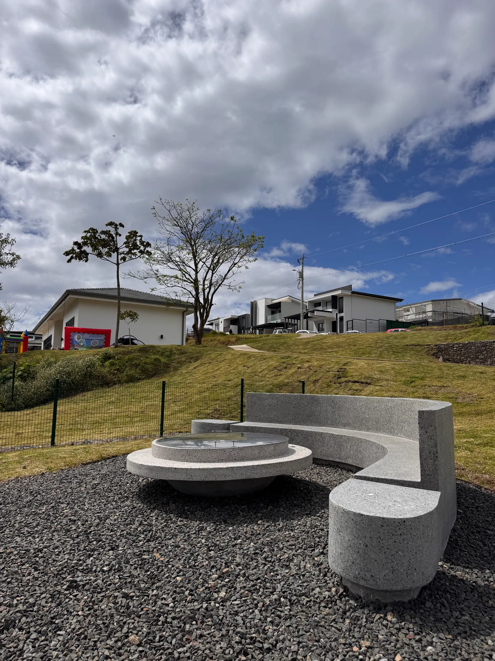 Fire pit Teruma con acabados en concreto pulido