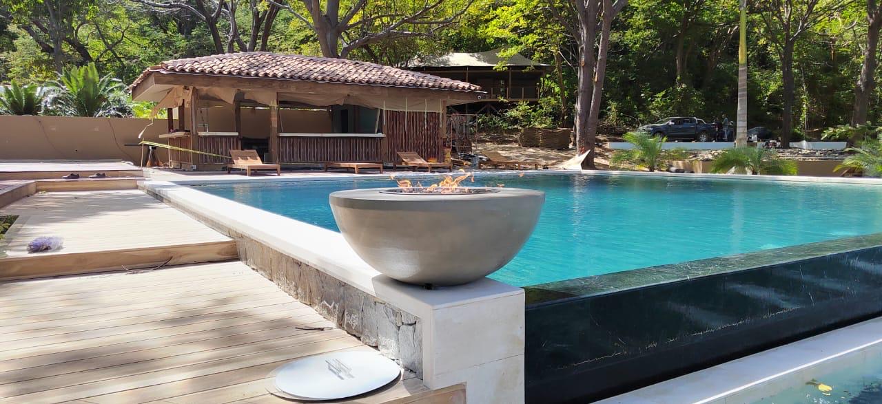 Fire pit encendido en Costa Rica