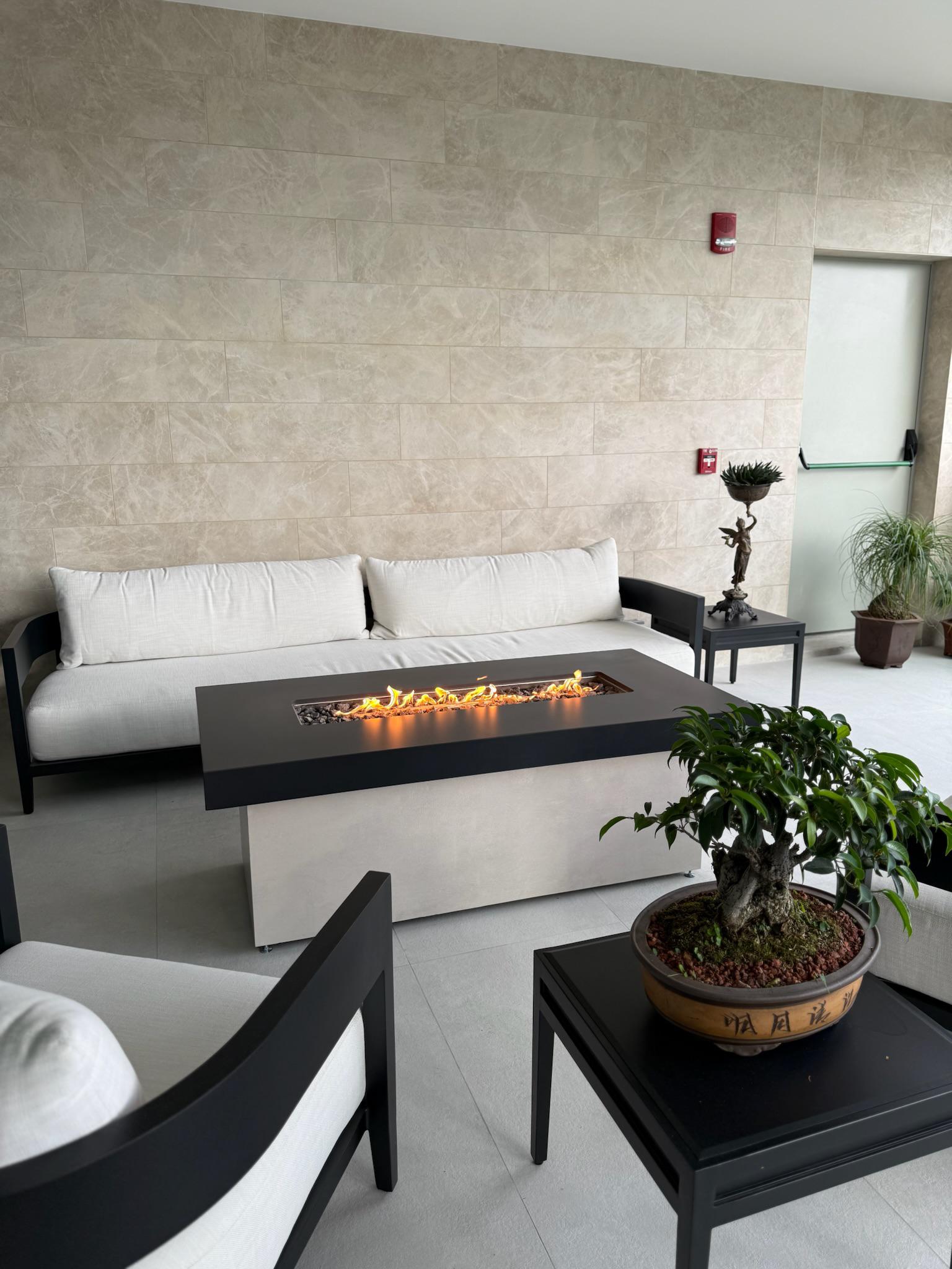 Fire pit a medida en lounge, Central Park Escazú — FIREPITSCR